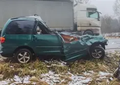 Traģiskas dienas uz Latvijas autoceļiem - Ķekavas novadā zem divu kravas auto riteņiem pakļūst gājējs; Smiltenē sadursmē ar fūri bojā iet vieglā spēkrata vadītājs