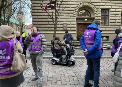 Partijas "Suverēnā vara" rīkotais protests pret atkritumu dedzināšanu