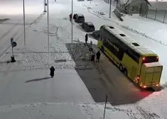 Igaunijas policija publisko video ar parakstu: "Kad mēģini īsināt laiku rindā uz Krievijas robežas"