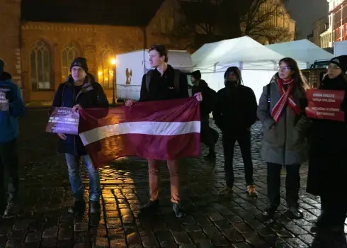 "Viena valsts, viena valoda!" – protests pret krievu valodu medijos