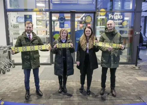 Durvis vēris 35. “Lidl” veikals Latvijā