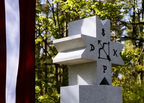 Viņi atdeva dzīvību par Latviju – Pārdaugavā ar pieminekli godina Neatkarības kara varoņus