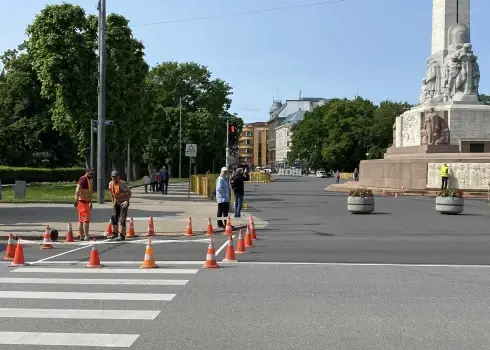 Daļēji ierobežota piekļuve Brīvības laukumam gaidāmās futbola spēles dēļ