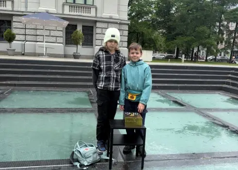 Rīdziniekus pārsteidz divi burvju triku meistari no jaunās paaudzes; skatītājos arī Valsts prezidents