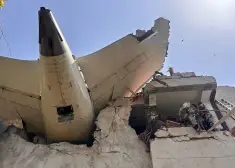 Nokritušās "Air India" lidmašīnas pilots bija sūtījis briesmu signālu uzreiz pēc pacelšanās. FOTO, VIDEO