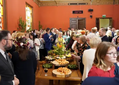Saeimā svin Jāņu ielīgošanas pasākumu
