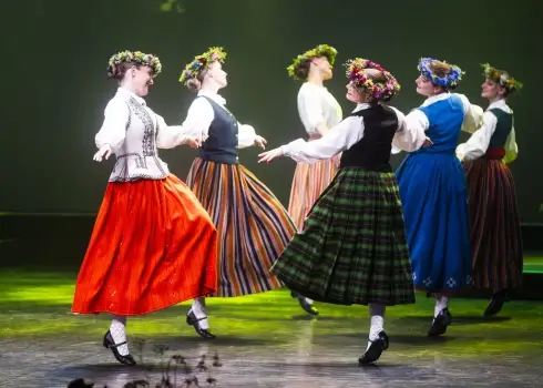 Koncertuzvedums "Jāņi uz zemes un debesīs" VEF Kultūras pilī