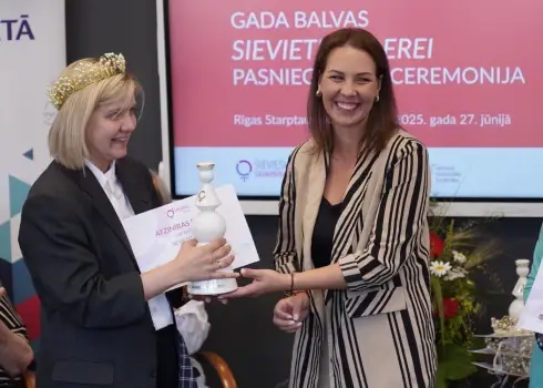 Rīgas starptautiskajā autoostā norisinās balvas "Sievietei līderei" 2025.gada ceremonija