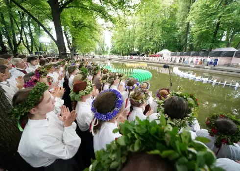 Novadu satikšanās un godināšanas pasākuma Viesturdārzā 2025
