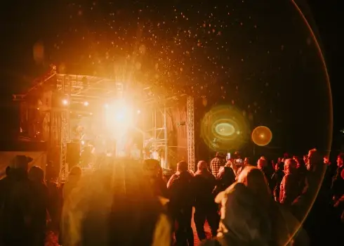 Valmiermuižas parkā notika etnomūzikas festivāls