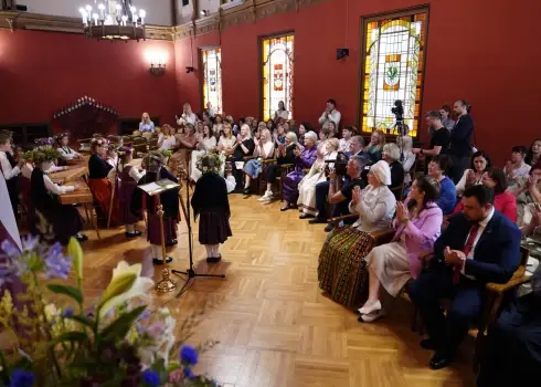 XIII Latvijas Skolu jaunatnes dziesmu un deju svētku novadu koordinatorus sumina likumdevēji