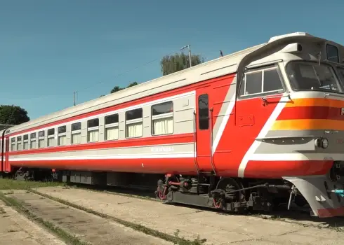 Latvijas Dzelzceļš izsolē pārdod īpašu dīzeļvilcienu - motrisi 