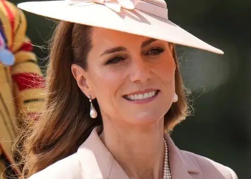 Princeses Ketrīnas stils Francijas prezidenta valsts vizītes pirmajā dienā 2025. gada 8. jūlijā