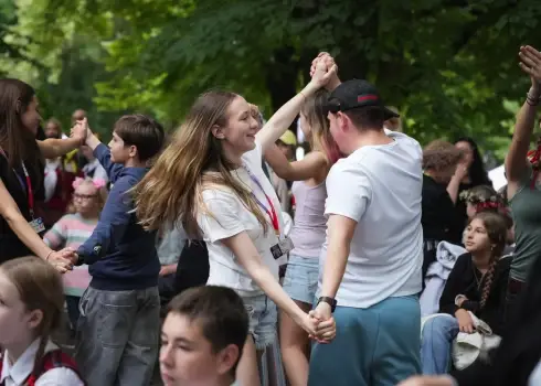 Vērmanes dārzā danco un lustējas ar "Rikšiem"