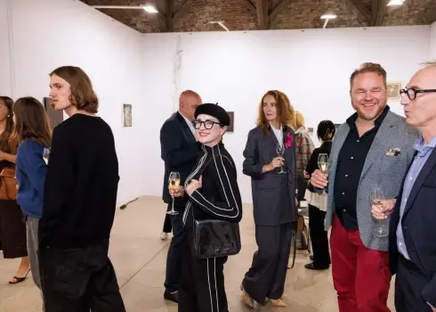  "Riga Contemporary" atklāšanā 2000 apmeklētāju un spēcīgs starts pirmajai starptautiskajai mākslas mesei Rīgā