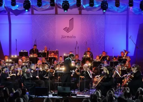 Mūzika un eleganti viesi – ieskaties "Jūrmalas festivāla" noslēguma galerijā