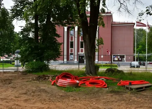 Jēkabpilī padomju “okupekļa” vietā top mūsdienīgs parks