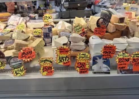 Cenas produktiem Piena paviljonā Rīgas Centrāltirgū