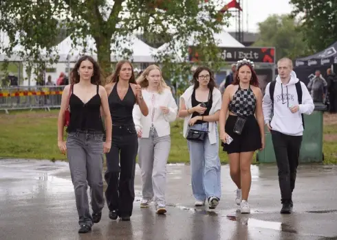 “Positivus” startē ar stilu – pirmie kadri no festivāla