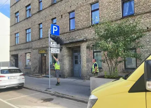 Rīgā no šodienas pieejamas jaunas auto stāvvietas