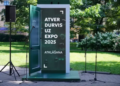 Rīgā atklāta digitālā instalācija "Atver durvis uz EXPO 2025!" – iespēja iepazīt Baltijas paviljonu Osakā