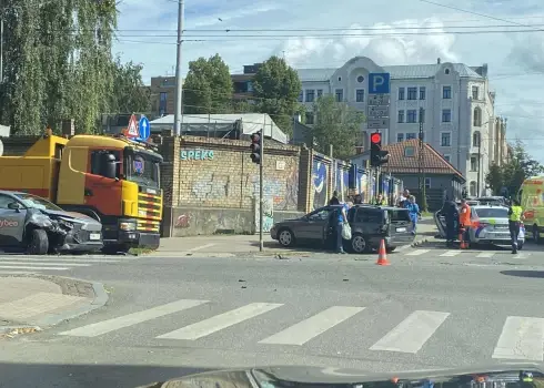 Rīgas centrā notikusi autoavārija