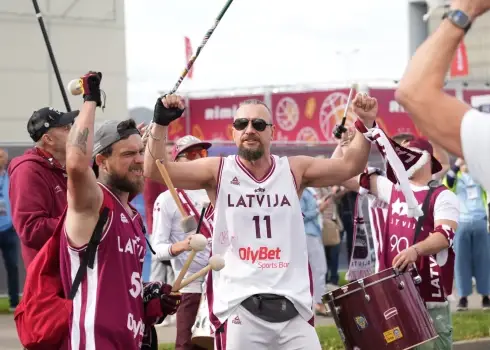 EuroBasket 2025: Latvijas spēle pret Turciju, fani un slavenības