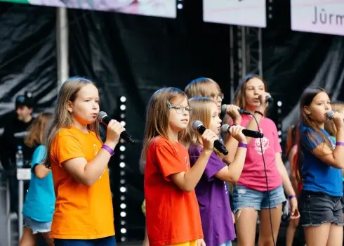 Krāšņi nosvinēti Kauguru svētki