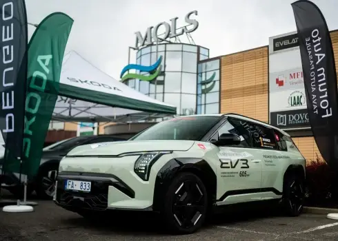 Izstāde "Pielaiko savu auto 2025": rekordliels auto modeļu klāsts un aizraujošs drifta šovs