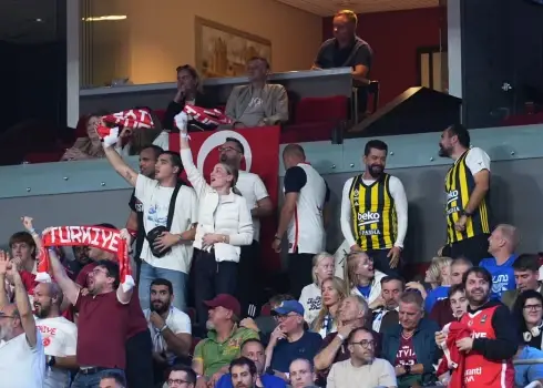 Turcijas basketbolisti uzvar Grieķiju un spēlēs finālā pret Vāciju
