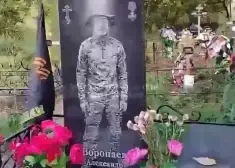 "Kad uzzināsim visu patiesību, valsts būs šokā," vīrietis nofilmē kapsētu, kas nosēta ar krievu iebrucēju kapavietām