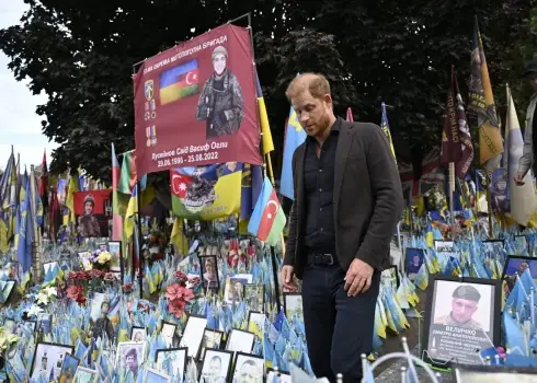 Princis Harijs ierodas negaidītā vizītē Ukrainā 2025. gada 12. septembrī