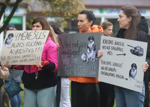 Bauskā notiek protesti pret trīs suņu nošaušanu