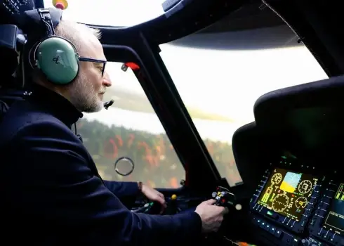 Lielvārdē atklāj UH-60M “Black Hawk” lidojumu mācību simulatora klasi