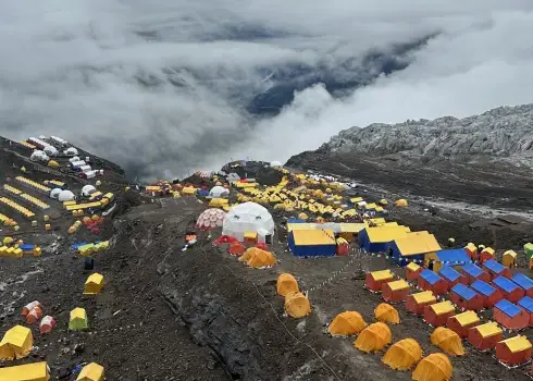 Kaspars Peregudovs uzkāpj Manaslu īstajā virsotnē