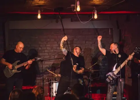 Grupas "Tumsa" koncerts Liepājā 2025. gada oktobrī