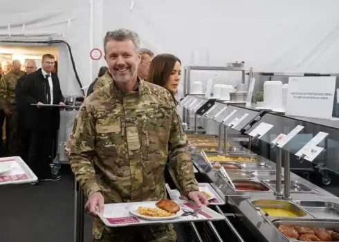 Dānijas karalis viesojas Ādažu militārajā bāzē