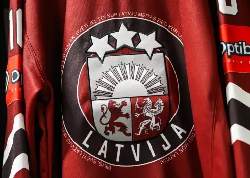 Prezentē jaunos Latvijas hokeja izlases spēļu kreklus