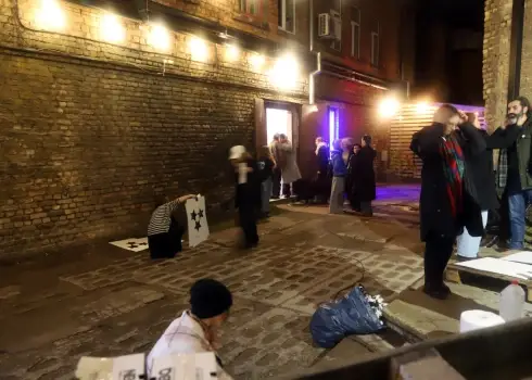  Mākslinieka Indriķa Ģelža organizētā plakātu darbnīca