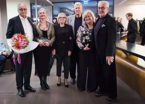 Teātra cienītāji apmeklē izrādes “Slepkavība Austrumu ekspresī” pirmizrādi