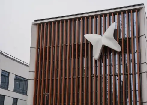 Bērnu slimnīcā pasniedz stipendijas topošajām māsiņām