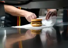 Eiropas tiesa pieņem lēmumu, kas attiecas uz minimālo algu apmēru ES valstīs