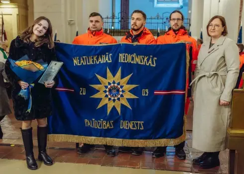 NMPD karogs: no 12 staru zvaigznes līdz Dzīvības zvaigznei – jauns simbols mediķu misijai