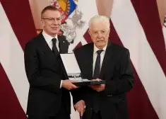 Maestro Raimonds Pauls, Kaspars Daugaviņš, oskarotās "Straumes" producenti starp 33 personām, kuras Latvijas dzimšanas dienā saņēmušas valsts augstākos apbalvojumus