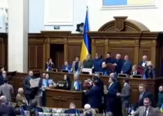 Uz vērienīgā korupcijas skandāla fona Ukrainas parlamentā izjaukts balsojums par ministru demisiju