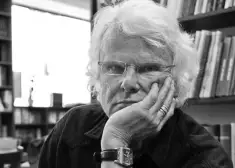 Aizsaulē devies pasaulslavenais fotogrāfs Ulvis Alberts. Savulaik viņa objektīvā nokļuva pat Džimijs Hendrikss un Bobs Dilans!