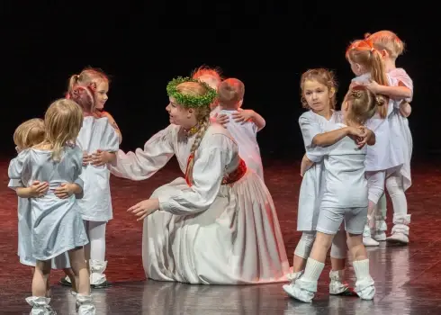 Skatuviskās dejas koncerts "Manai zemei Latvijai" Liepājā; 17.11.2025