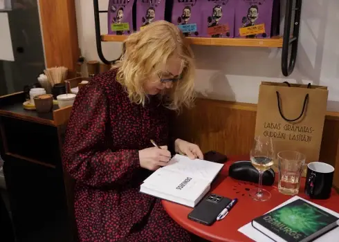 Rakstnieces Dženas Andersones grāmatas "Demiurgs" atvēršanas svētki.