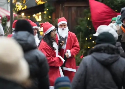 Rīgā 18. reizi notiek Ziemassvētku vecīšu skrējiens