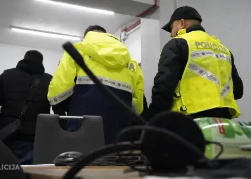 Valsts policija starptautiskā operācijā aptur krāpnieku zvanu centru tīklu Ukrainā